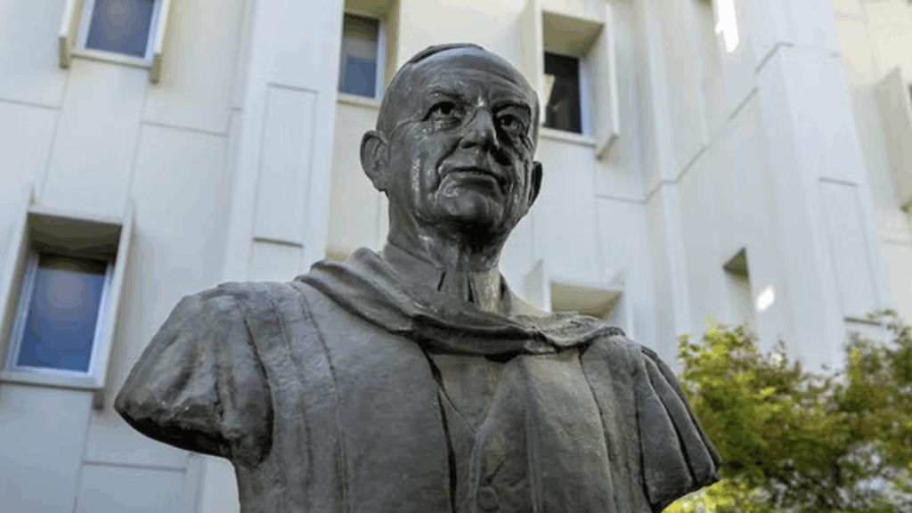 Bronze bust of Robert Sproul, created by sculptor Emil Seletz